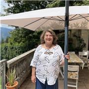 Laureata in lingue e letterature straniere inglese e francese (madrelingua). Disponibile anche per italiano e latino (biennio)